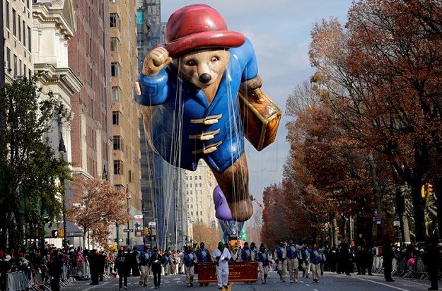 Parada za Dan zahvalnosti u New Yorku privukla mnoštvo ljudi, ali i jako osiguranje