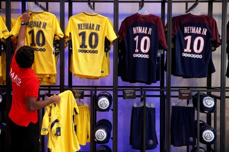 NEYMAR ĆE SE ISPLATITI DRESOVIMA Prvog dana planulo 10 tisuća majica s njegovim imenom