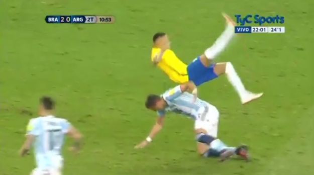 Neymar na udaru argentinskih krvnika: Mori ga sasjekao, Higuain mu iskidao dres
