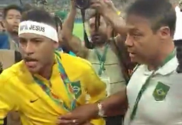 Neymar potpuno poludio: Slavi Isusa i olimpijsko zlato pljuvanjem navijača