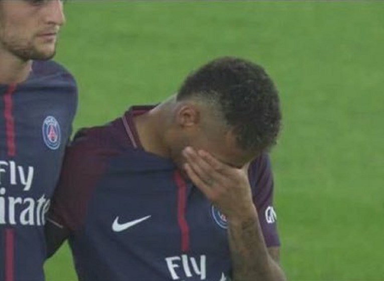 Neutješni Neymar slomio se i plakao za stradalima u Barceloni, a onda pokazao zašto je jedan od najboljih na svijetu