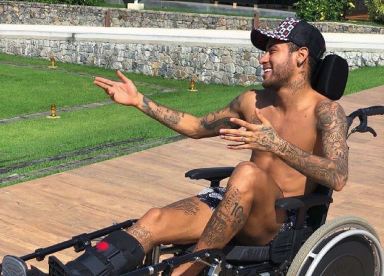 Neymar fotkom u kolicima odao počast Hawkingu pa mnoge naljutio