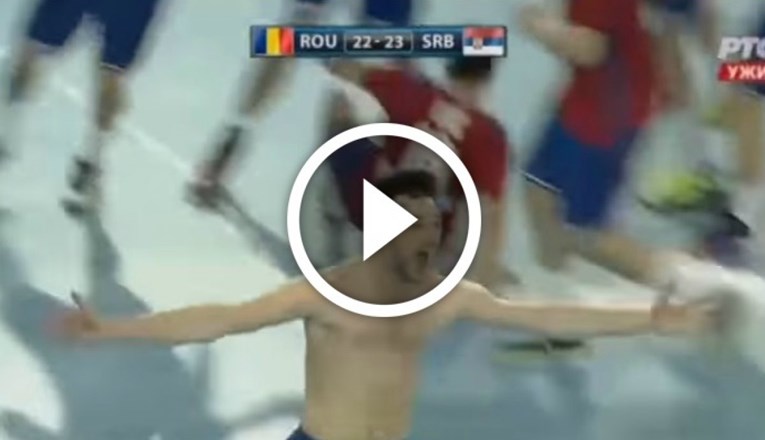 Pogledajte ludnicu: Rukometaši Srbije slavili golom dvije sekunde prije kraja, junak pobjede skinuo dres