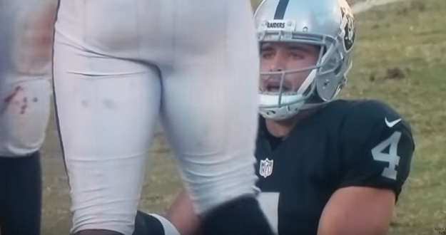 Užas za Badnjak: Quarterbacku Oaklanda pukla noga kao Eduardu
