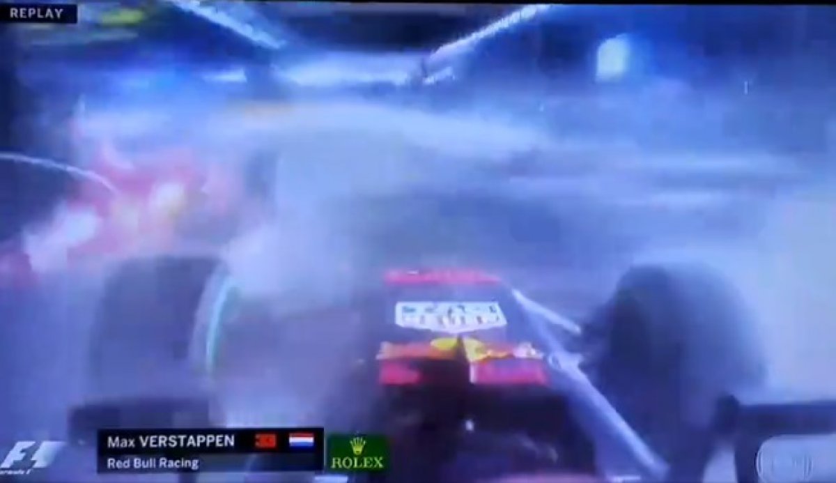 LUDNICA U SINGAPURU Vettel odustao nakon sudara na startu, Hamilton blizu titule
