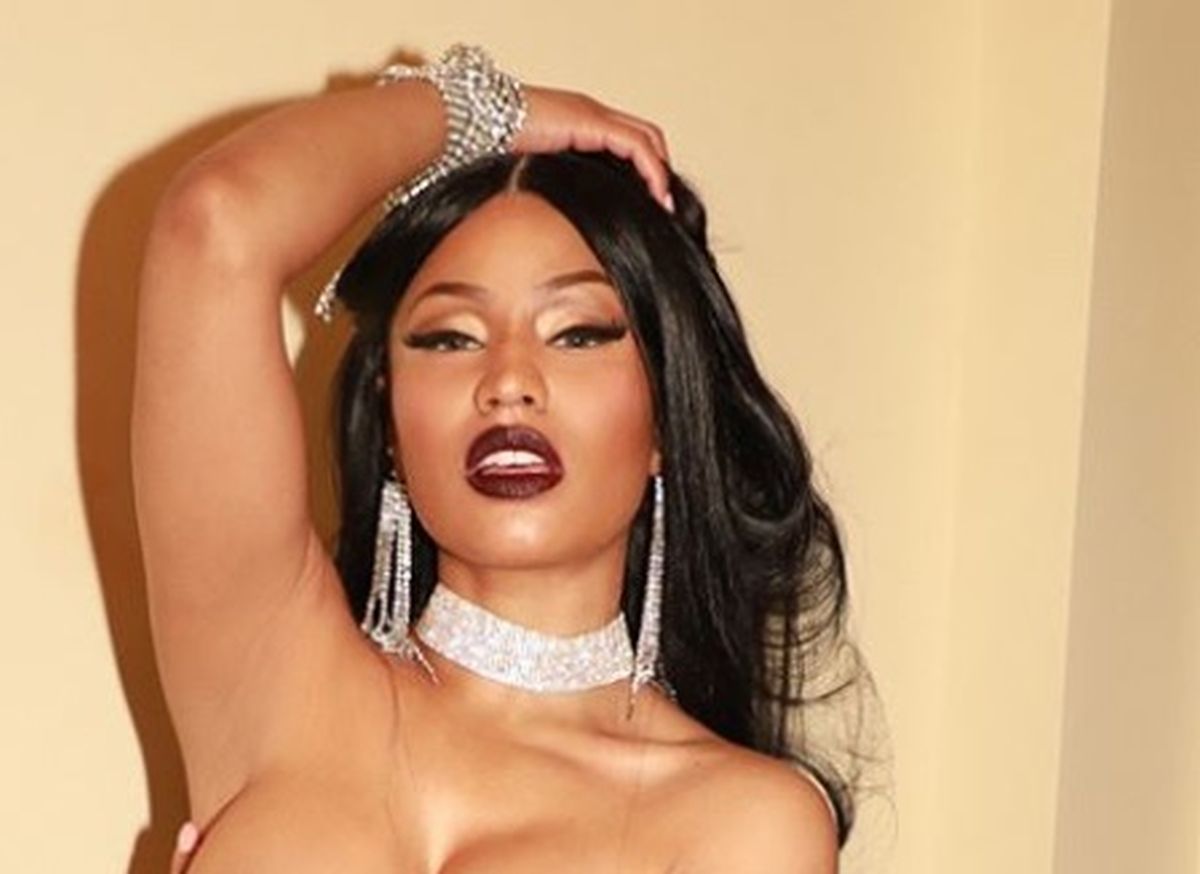 Nicki Minaj fotkala se golih grudi, jedva je prekrila bradavice