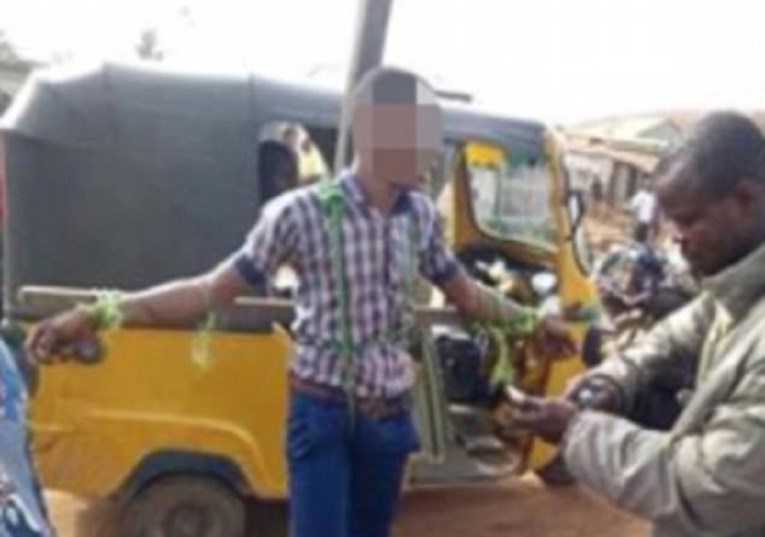 Učenici u Nigeriji zavezani za križ i bičevani jer su zakasnili u školu