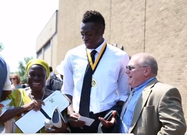 Emocije na najjače: Učenici skupili novac kako bi im siromašni prijatelj vidio majku nakon 4 godine