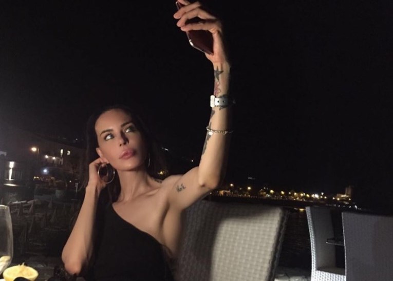 Nina Morić za rođendan obukla minjak i raširila noge: "41 i jebite se svi"