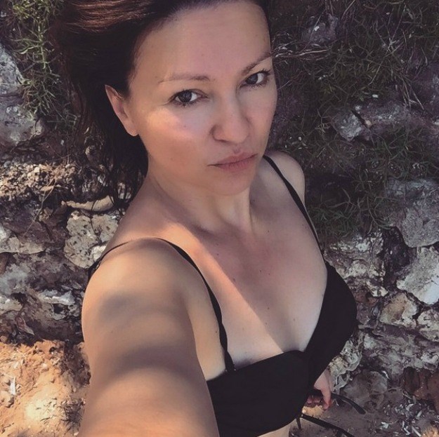 I Nina Badrić objavila fotku u bikiniju i poslala "poljubac s Hvara"
