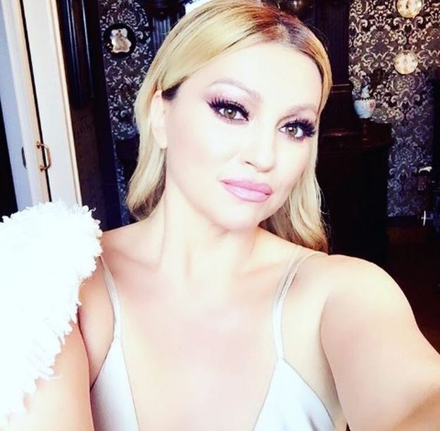 Nina Badrić pokazala ogromni prsten i pokrenula glasine da se zaručila