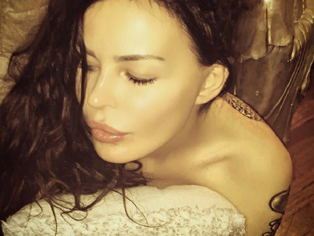 FOTO Nina Morić objavila golišave fotografije na kojima je jedva sakrila grudi