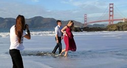 FOTO Zaljubljeni par fotkao se na nudističkoj plaži, ono što se dogodilo možda su trebali očekivati