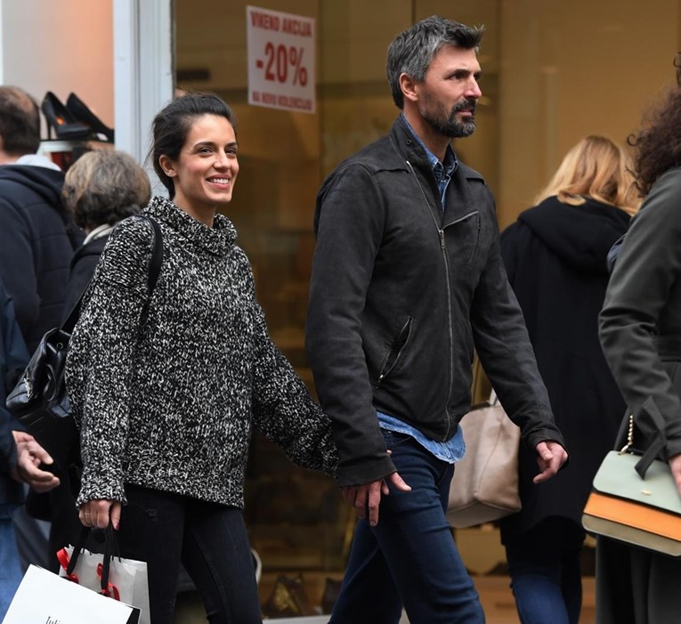 FOTO Goran Ivanišević i seksi Nives nakon shoppinga prošetali špicom