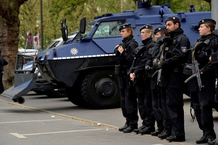 Njemačka policija uhitila trojac koji je pomagao islamskom militantu