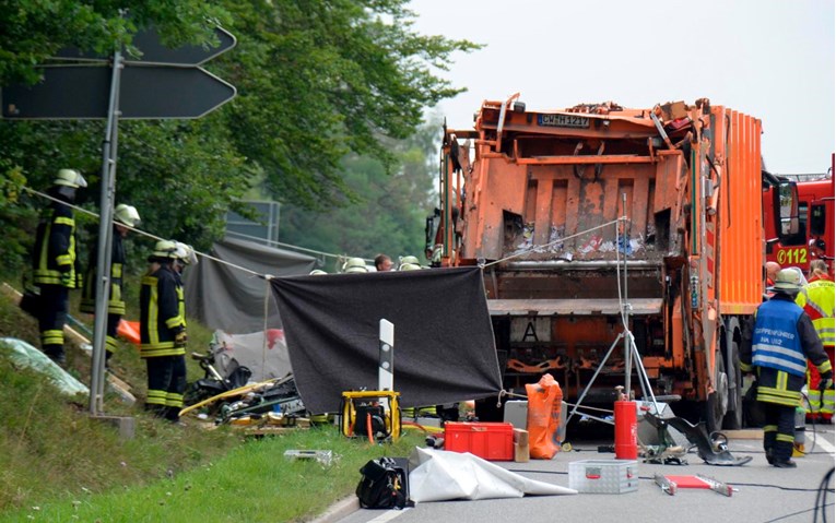 U prevrtanju kamiona za odvoz smeća u Njemačkoj poginulo pet osoba