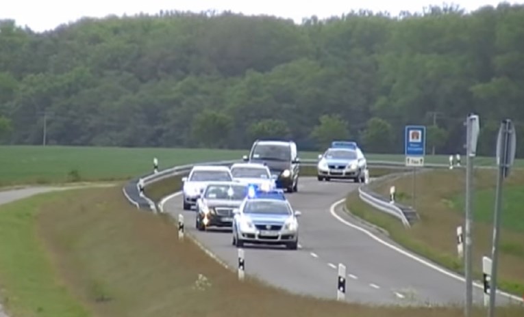 Njemačka policija zaustavila Srbina u BMW-u, on im dao lažnu hrvatsku vozačku