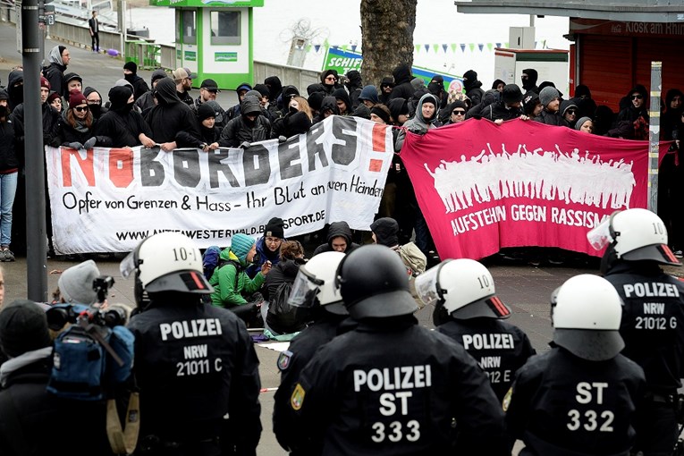 Masovni prosvjedi protiv njemačkih desničara: "Nema piva za naciste"