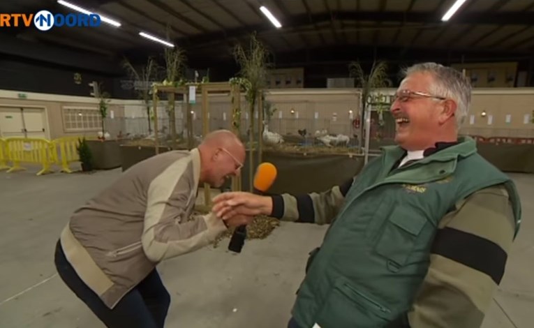 VIDEO Novinar nije mogao izdržati kad je čuo da mu se sugovornik smije kao kokoš