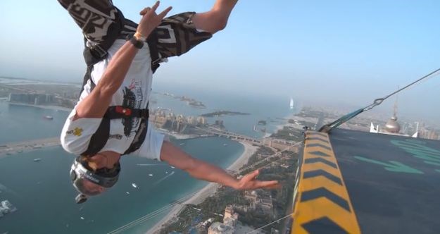 Samo za neustrašive: Fantastična snimka skoka s 99. kata nebodera u Dubaiju