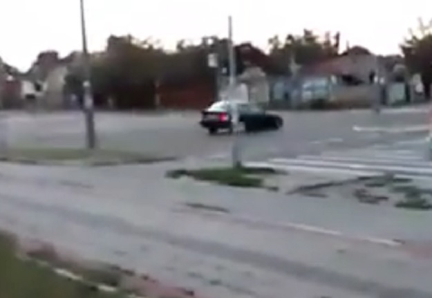 VIDEO Manijak autom divljao ulicama Novog Sada, ljudi na društvenim mrežama bijesni: "Kakav idiot"