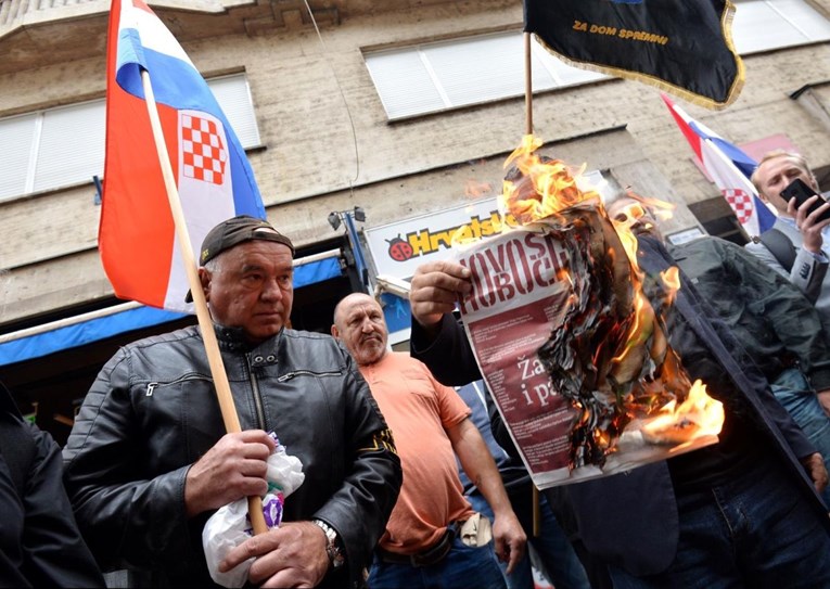 Srbija prosvjeduje zbog paljenja Novosti u Zagrebu: "To je veličanje ustaštva i raspirivanje mržnje"
