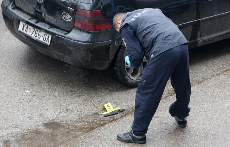 Detalji napada s karlovačke tržnice: Ženu spasili sin i prolaznici dok je kći vrištala u autu