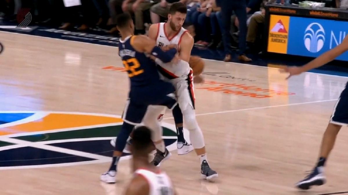Nurkić brutalno dobio u jaja pa se previjao od bolova