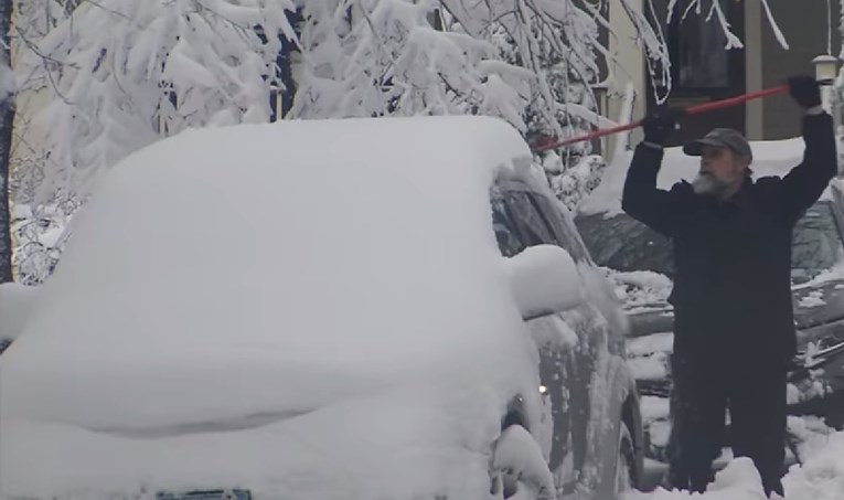 VIDEO Zbog snježne oluje u SAD-u otkazane tisuće letova, izvanredno stanje u New Jerseyju
