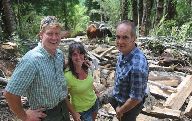 Napustili dobro plaćene poslove, spakirali torbe i sad žive blizu aktivnog vulkana: Život u gradu bio je nepodnošljiv