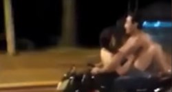 VIDEO Internetom kruži bizarna snimka napaljenog para koji se seksao na motoru za vrijeme vožnje