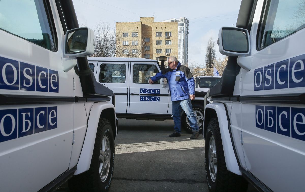 Vozilo OESS-a u Ukrajini naletjelo na minu, poginuo promatrač