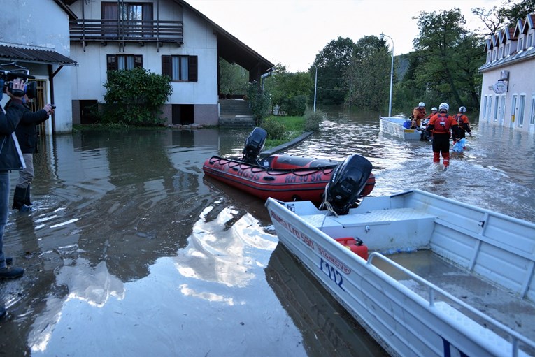 Ogulin i dalje poplavljen, policija angažirala dodatne snage