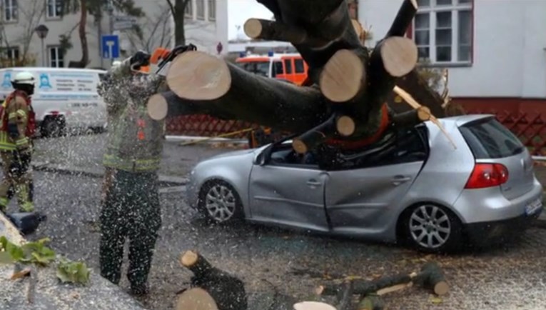 FOTO, VIDEO Europu poharala oluja Herwart, poginulo pet ljudi