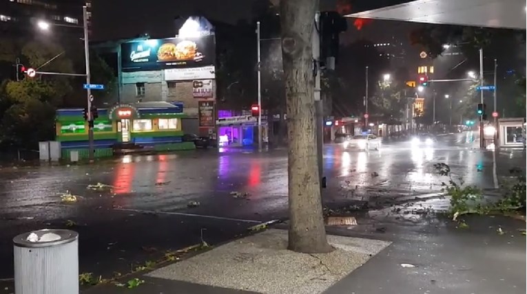 VIDEO Oluja u Novom Zelandu, ciklon pogodio Auckland, u dijelovima pao snijeg
