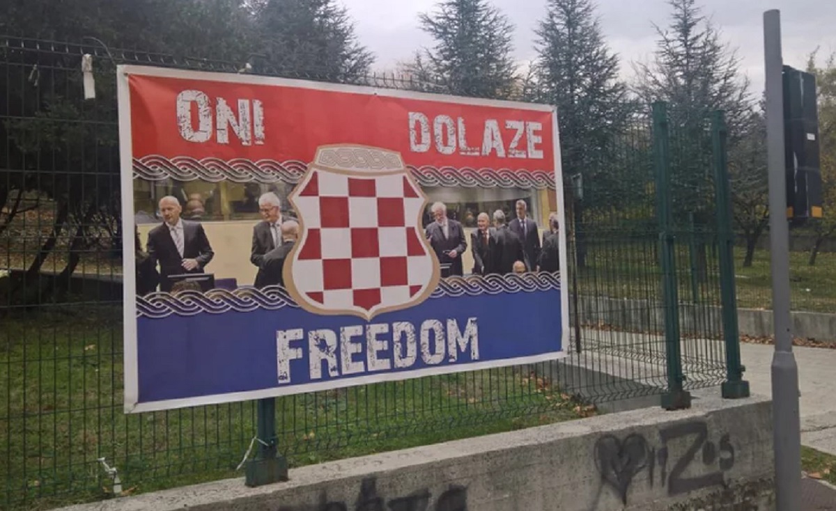 FOTO U Mostaru osvanula zastava Herceg-Bosne i natpis "Oni dolaze"