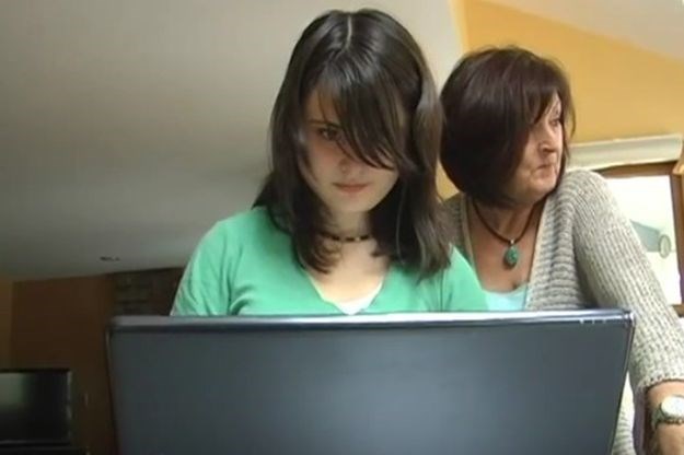 Tinejdžerica tuži roditelje jer su objavljivali njezine fotke na Facebooku