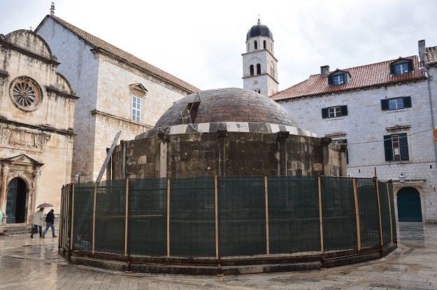 Počela obnova Onofrijeve fontane u Dubrovniku, koštat će 1.5 milijuna kuna