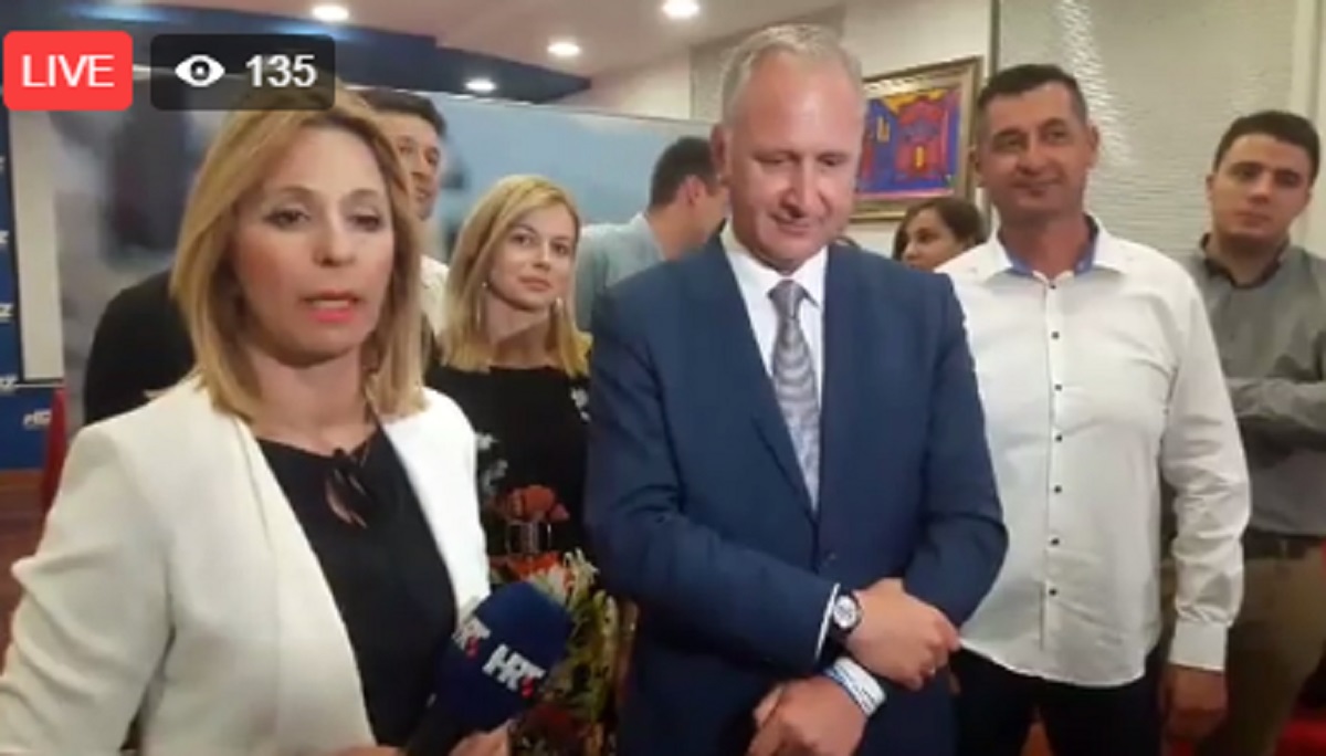 HDZ SLAVI U SPLITU Opara gadi Keruma novinarima: "Ne poručujem mu ništa"