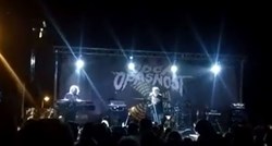 VIDEO Za dlaku izbjegao tragediju: Na pjevača Opće opasnosti srušila se pozornica tijekom nastupa