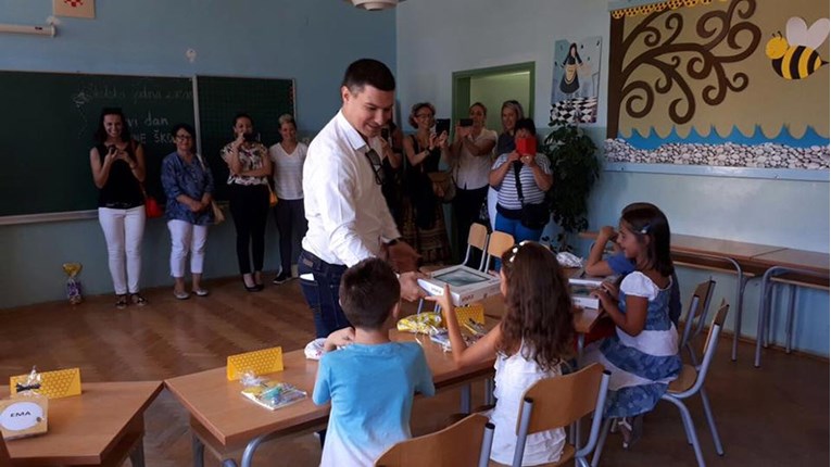 Prvog dana škole u jednoj hrvatskoj općini svih 11 prvašića je dobilo tablete