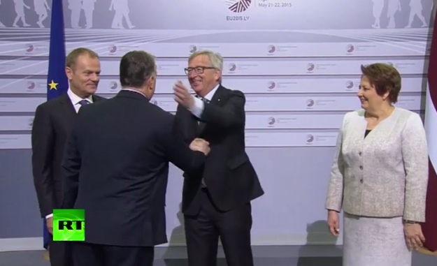 Juncker pljusnuo Orbana po licu i pozdravio ga sa "Zdravo, diktatore"