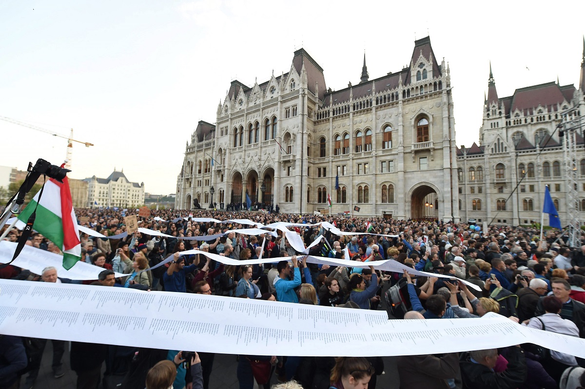Orban: Soros podupire ilegalnu migraciju