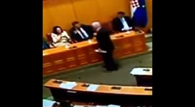 VIDEO Orepić otkantao Špiku u Saboru: Ovaj mu pružio ruku, MOST-ovac mu samo odmahnuo