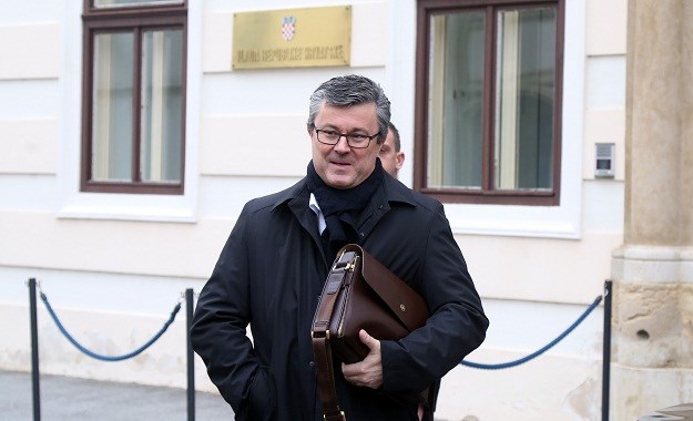 Orešković: Dat ću blagosloviti Banske dvore
