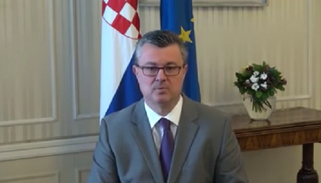 Premijer Orešković video porukom građanima čestitao Uskrs, evo što je poručio