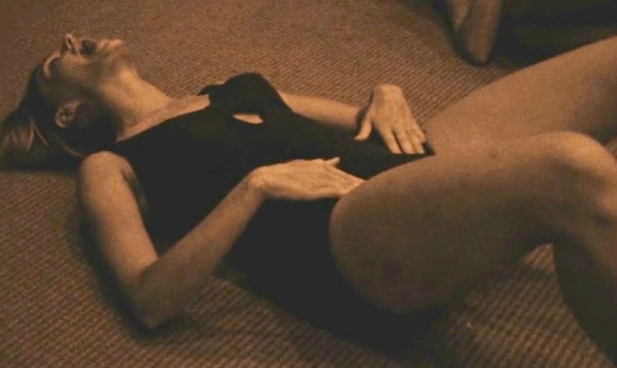 Anal hemoroid porno Mening mushuk xiyonat bilan oqishni boshladi