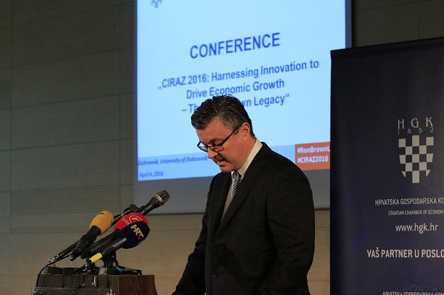 Orešković studentima: Želim vam da ostanete gladni  - Stay Hungry!