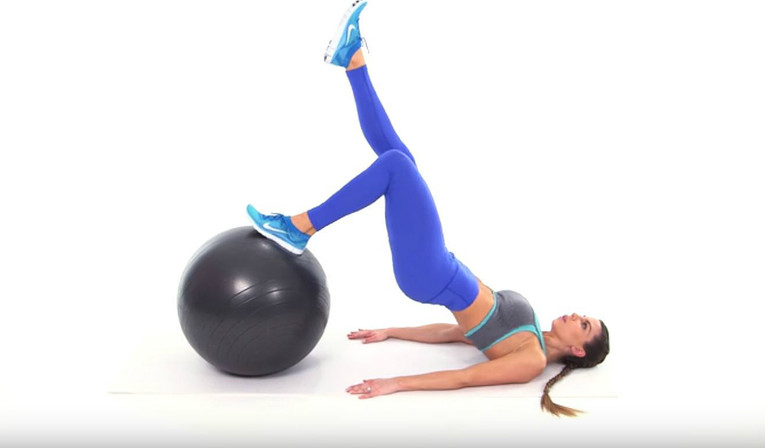 6 vježbi s pilates loptom - za okruglu guzu kakvu nikada niste imale!