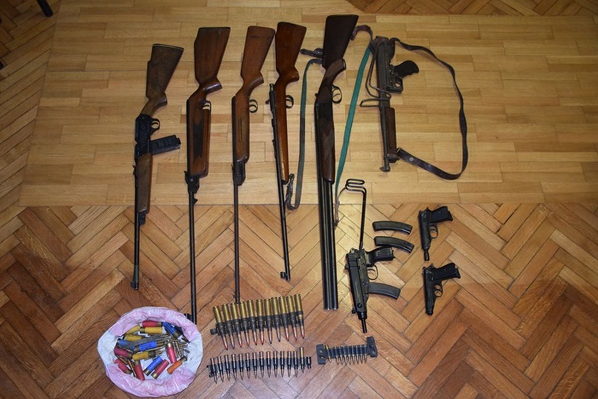 Žena predala policiji u Novoj Gradiški arsenal oružja